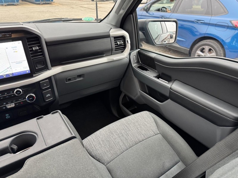 Ford F-150 Vehicle Full-screen Gallery Image 15