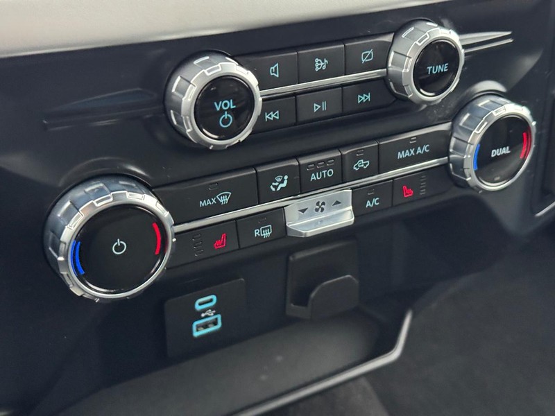 Ford F-150 Vehicle Full-screen Gallery Image 22