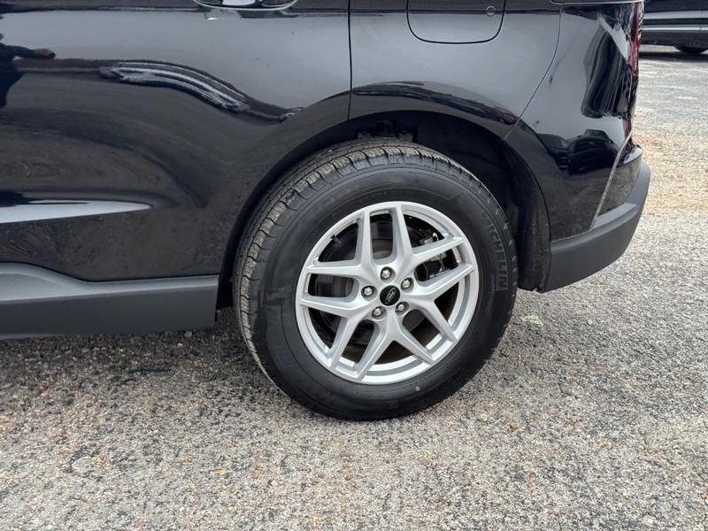 Ford Edge Vehicle Full-screen Gallery Image 11