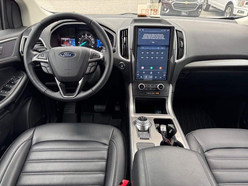 Ford Edge Vehicle Full-screen Gallery Image 13