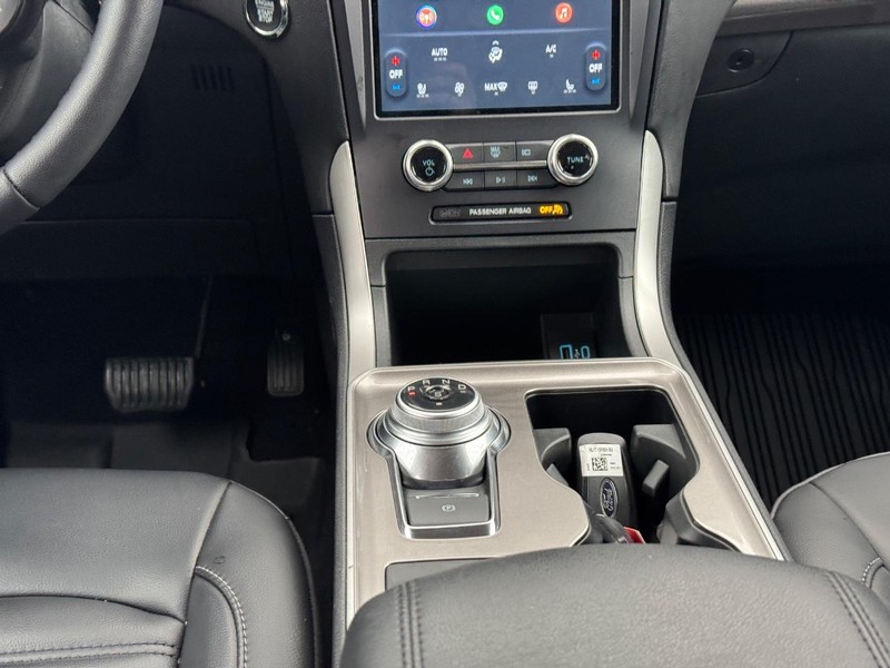 Ford Edge Vehicle Full-screen Gallery Image 16