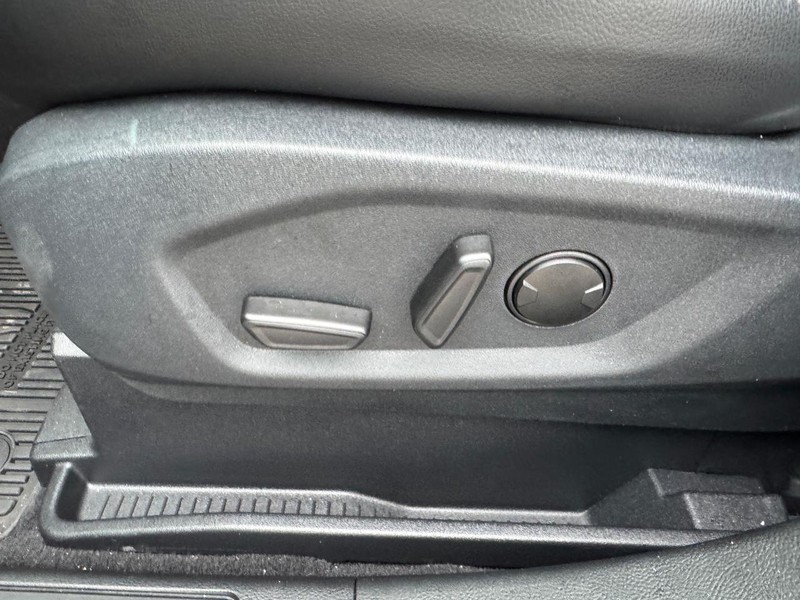 Ford Edge Vehicle Full-screen Gallery Image 17