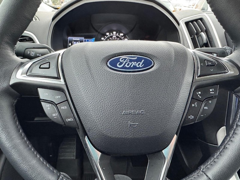 Ford Edge Vehicle Full-screen Gallery Image 19