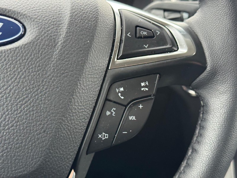 Ford Edge Vehicle Full-screen Gallery Image 21