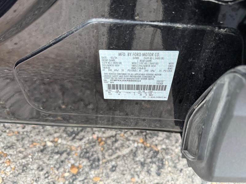 Ford Edge Vehicle Full-screen Gallery Image 25