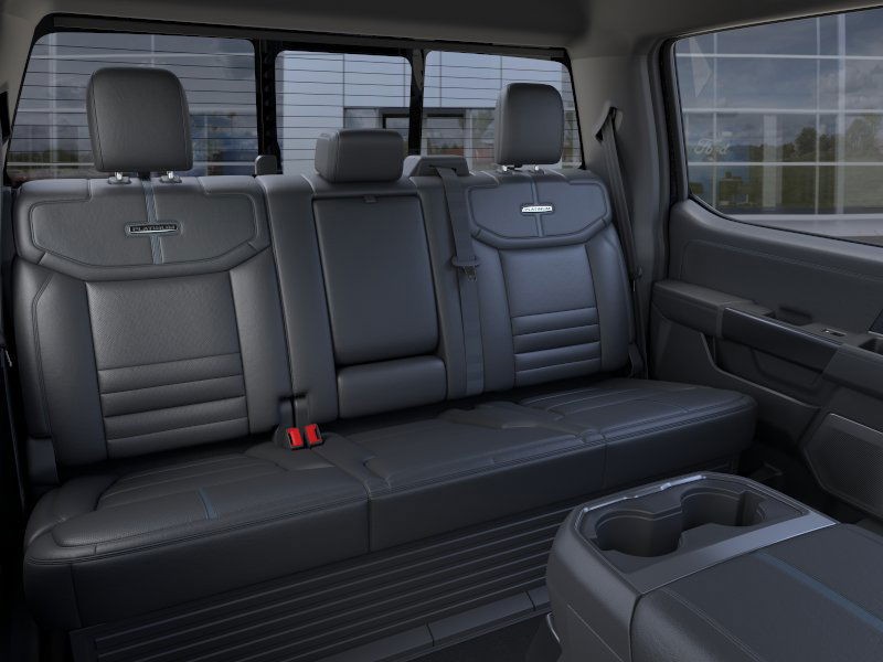 Ford Super Duty F-350 SRW Vehicle Full-screen Gallery Image 13