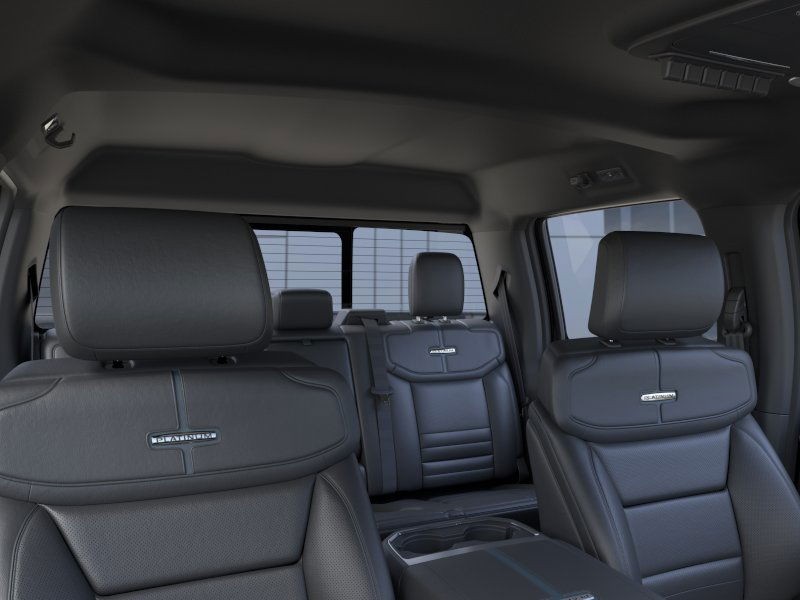 Ford Super Duty F-350 SRW Vehicle Full-screen Gallery Image 24