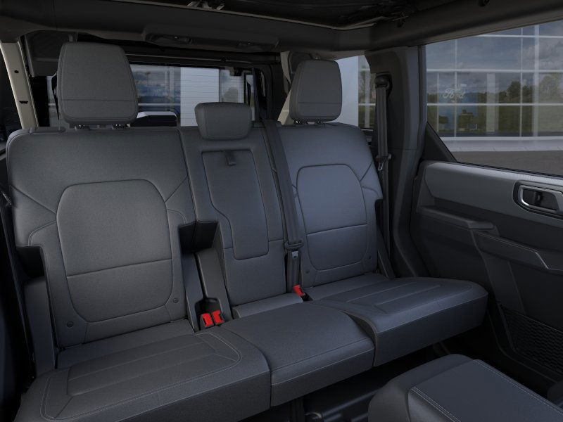 Ford Bronco Vehicle Full-screen Gallery Image 13