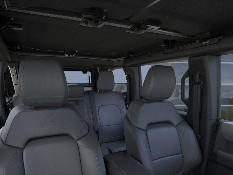 Ford Bronco Vehicle Full-screen Gallery Image 14