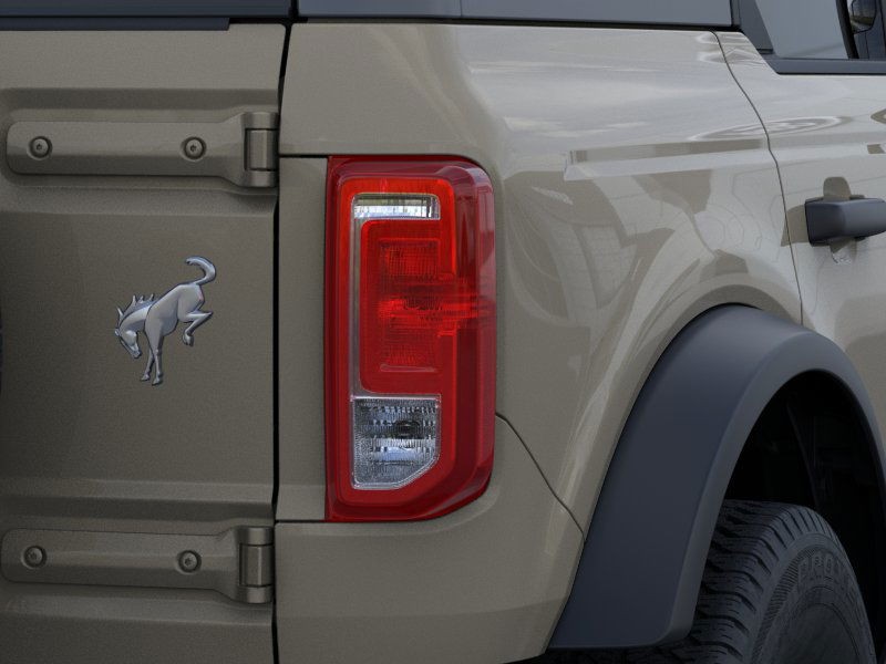 Ford Bronco Vehicle Full-screen Gallery Image 25