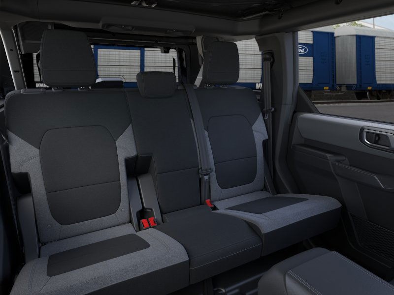 Ford Bronco Vehicle Full-screen Gallery Image 12