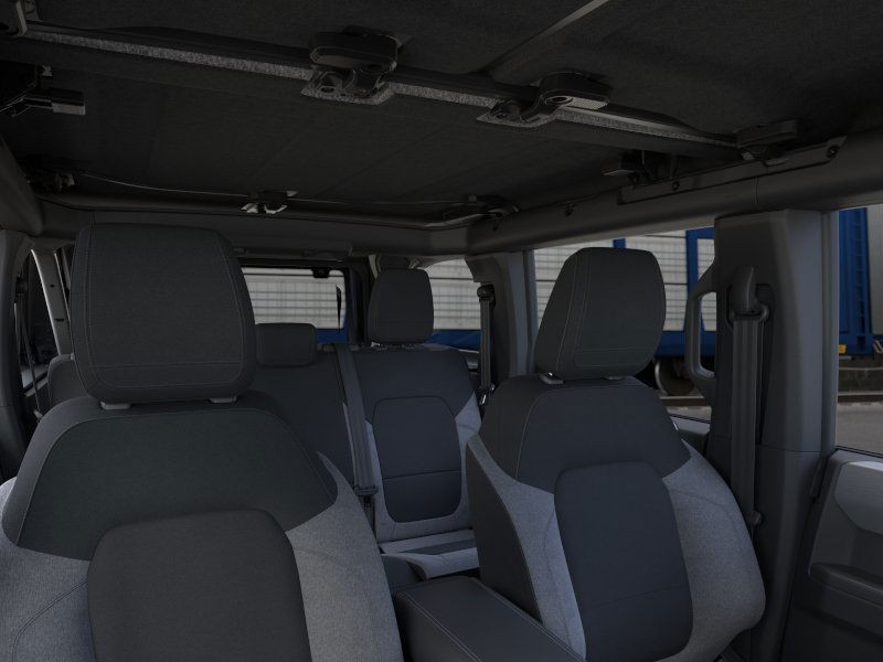 Ford Bronco Vehicle Full-screen Gallery Image 13