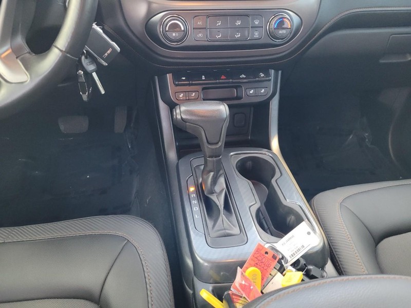 GMC Canyon Vehicle Full-screen Gallery Image 14