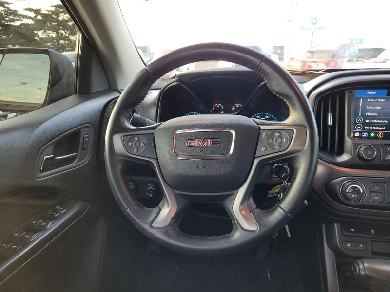 GMC Canyon Vehicle Full-screen Gallery Image 15