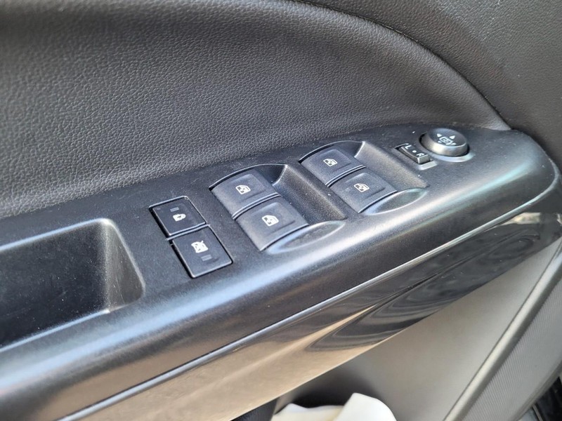 GMC Canyon Vehicle Full-screen Gallery Image 18