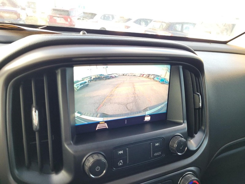 GMC Canyon Vehicle Full-screen Gallery Image 23