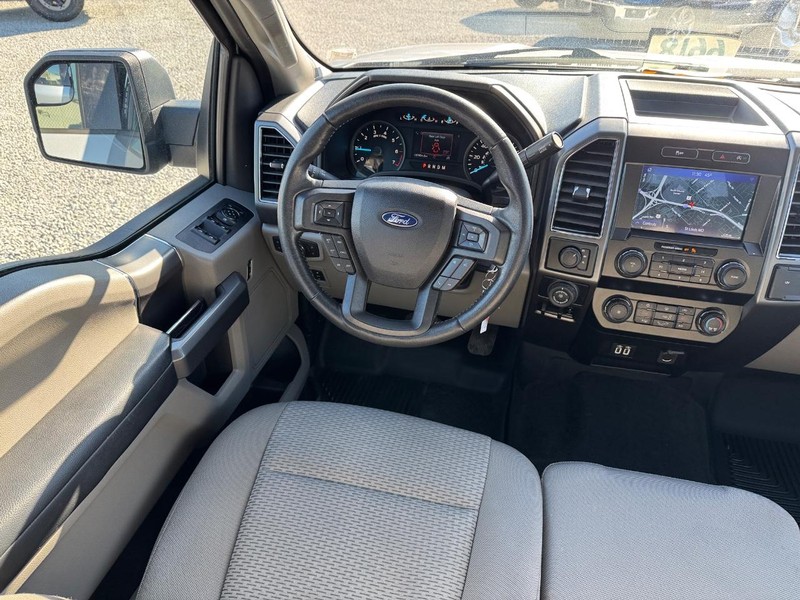 Ford F-150 Vehicle Full-screen Gallery Image 13
