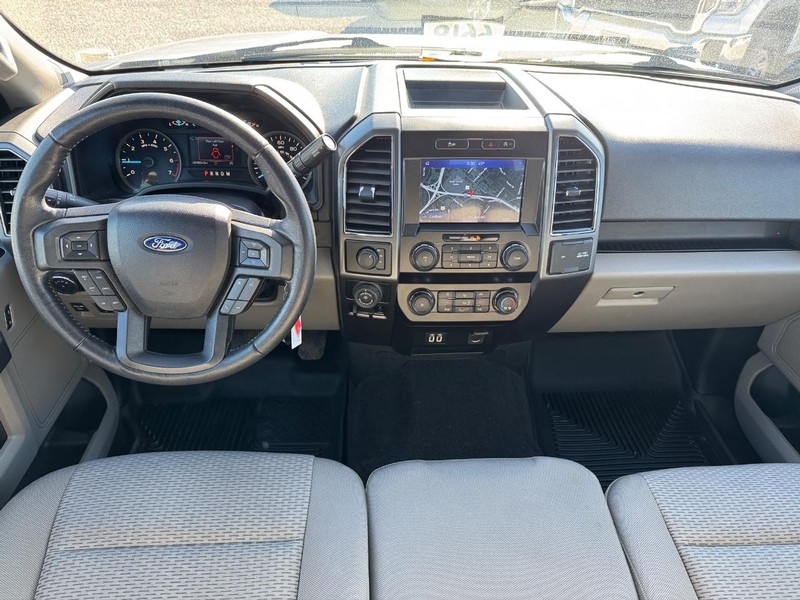 Ford F-150 Vehicle Full-screen Gallery Image 14