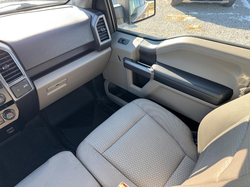 Ford F-150 Vehicle Full-screen Gallery Image 15