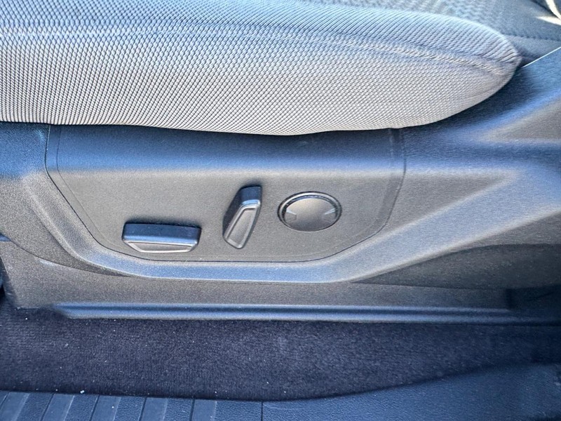 Ford F-150 Vehicle Full-screen Gallery Image 16