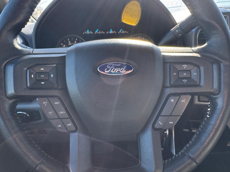 Ford F-150 Vehicle Full-screen Gallery Image 18