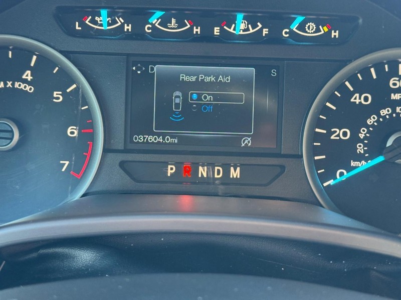 Ford F-150 Vehicle Full-screen Gallery Image 24