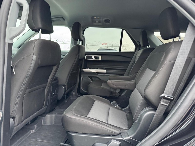 Ford Explorer Vehicle Full-screen Gallery Image 12