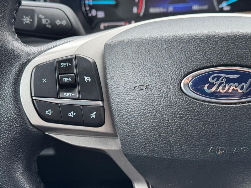 Ford Explorer Vehicle Full-screen Gallery Image 21