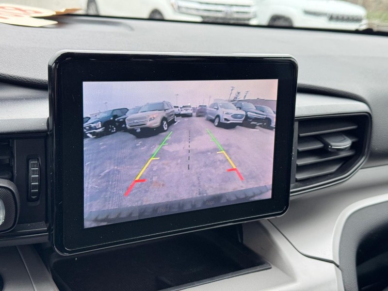 Ford Explorer Vehicle Full-screen Gallery Image 24