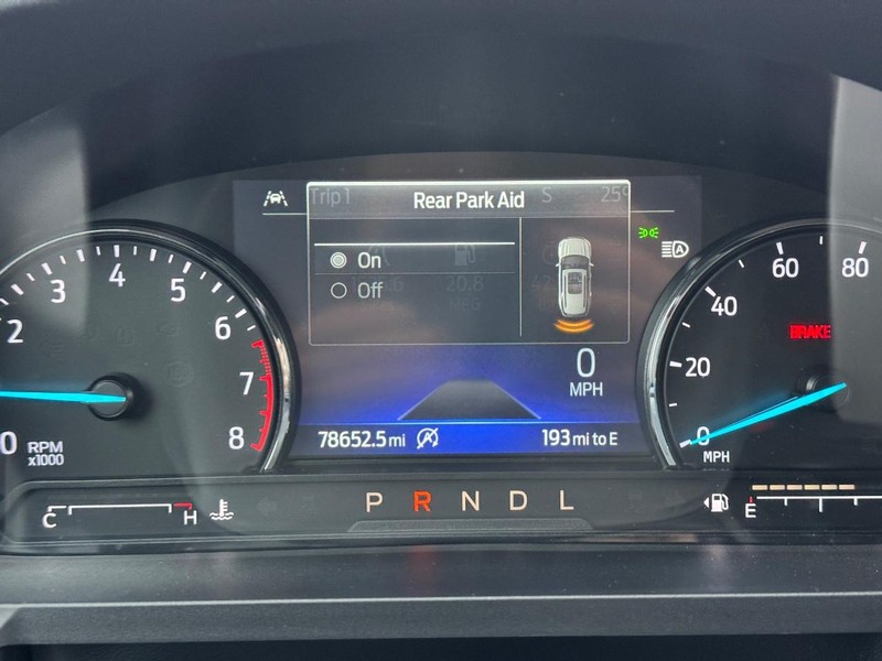 Ford Explorer Vehicle Full-screen Gallery Image 25