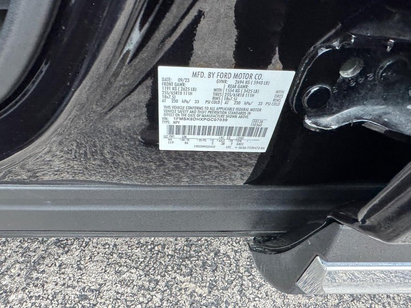 Ford Explorer Vehicle Full-screen Gallery Image 26