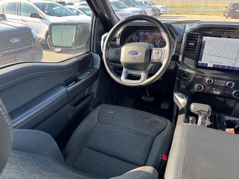 Ford F-150 Vehicle Full-screen Gallery Image 13