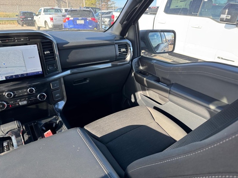Ford F-150 Vehicle Full-screen Gallery Image 15
