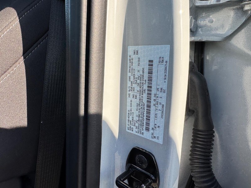 Ford F-150 Vehicle Full-screen Gallery Image 26