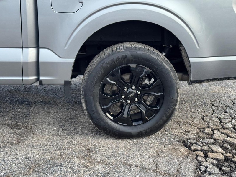 Ford F-150 Vehicle Full-screen Gallery Image 11