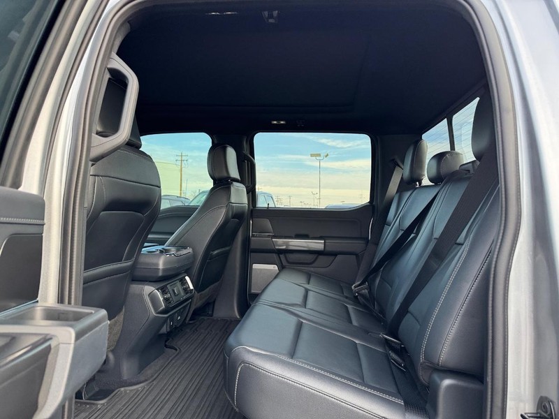 Ford F-150 Vehicle Full-screen Gallery Image 12