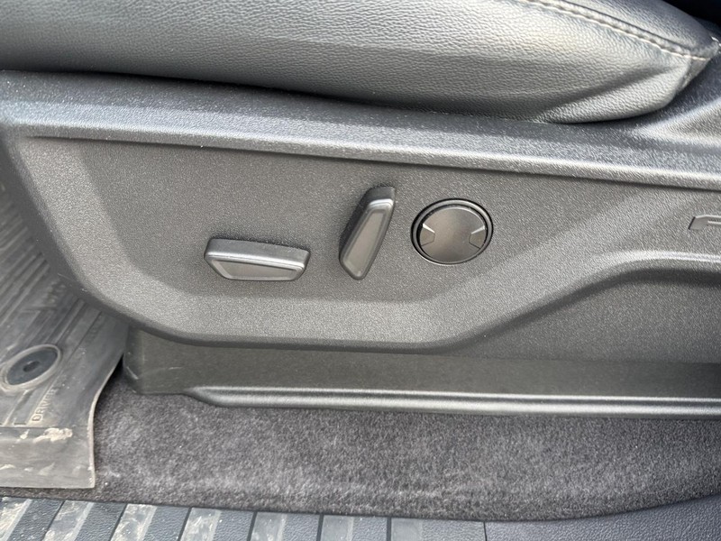 Ford F-150 Vehicle Full-screen Gallery Image 16