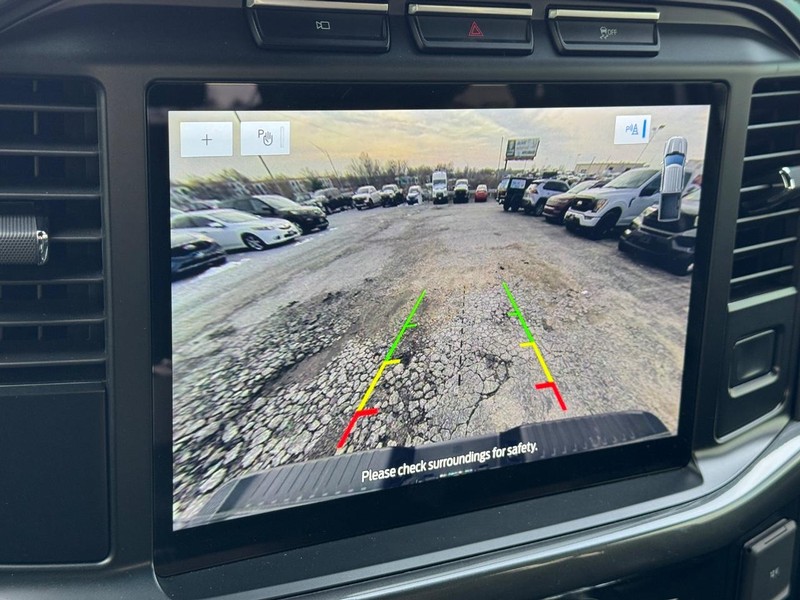 Ford F-150 Vehicle Full-screen Gallery Image 23