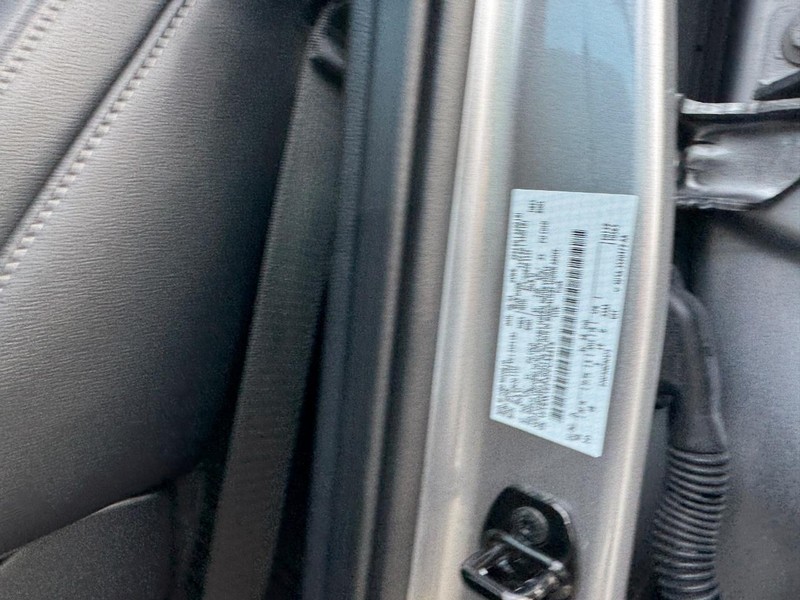 Ford F-150 Vehicle Full-screen Gallery Image 25