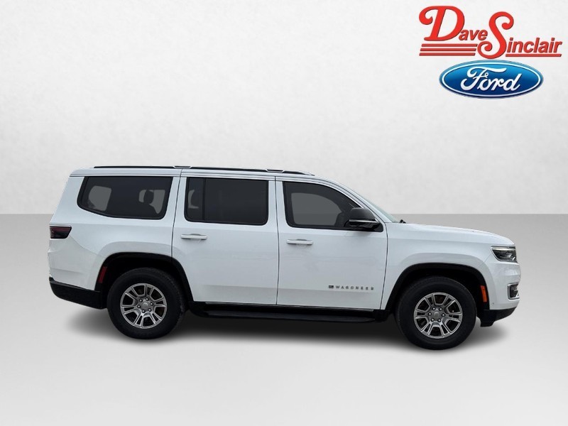 Jeep Wagoneer Vehicle Image 05