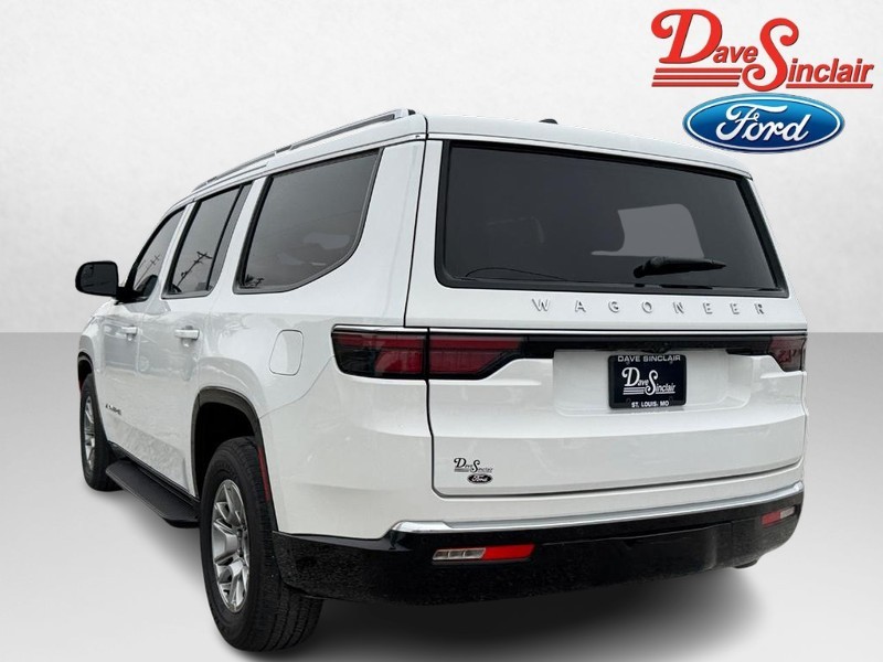 Jeep Wagoneer Vehicle Image 09