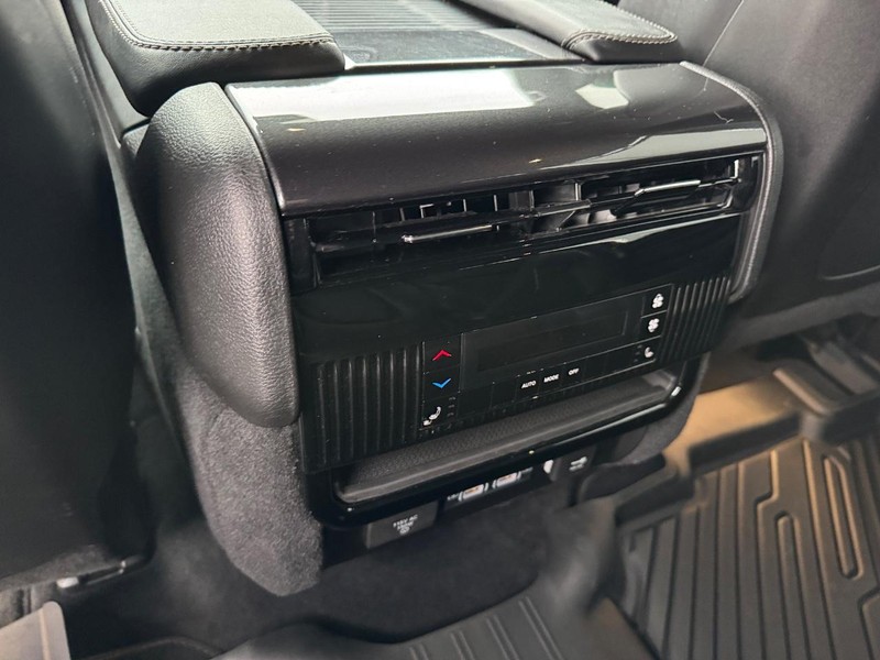 Jeep Wagoneer Vehicle Image 14