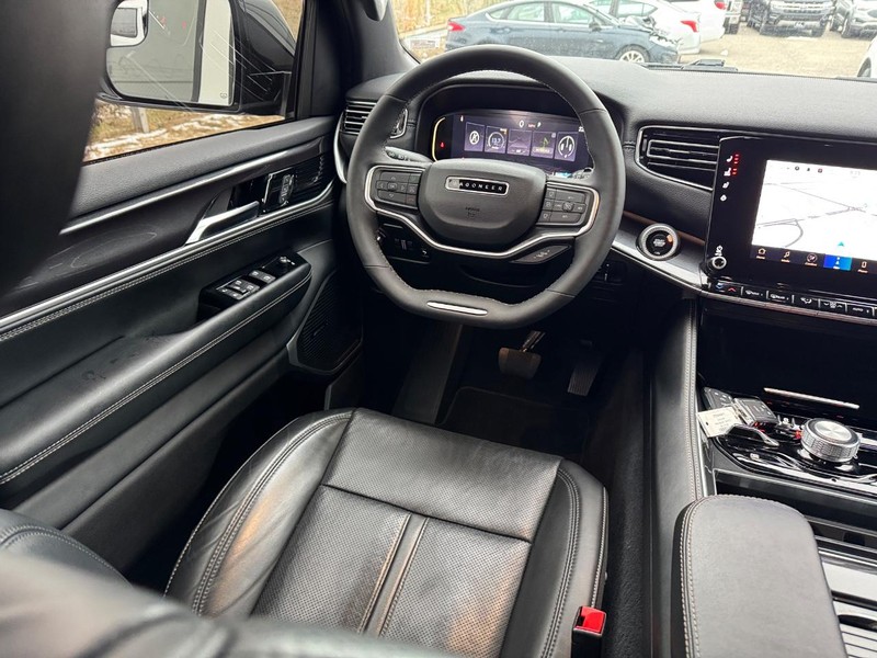 Jeep Wagoneer Vehicle Image 15