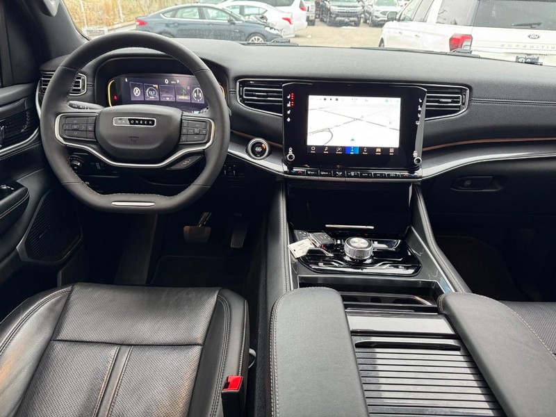 Jeep Wagoneer Vehicle Image 16