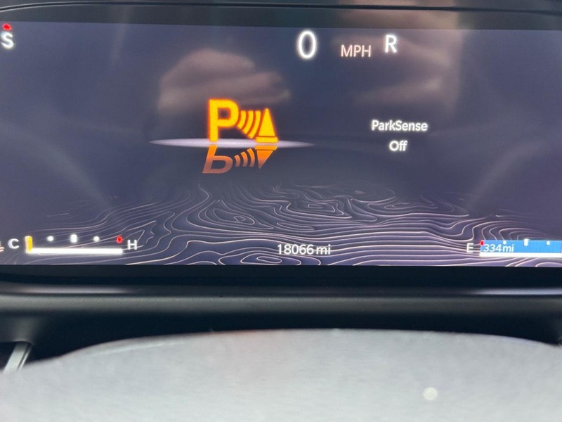 Jeep Wagoneer Vehicle Image 27