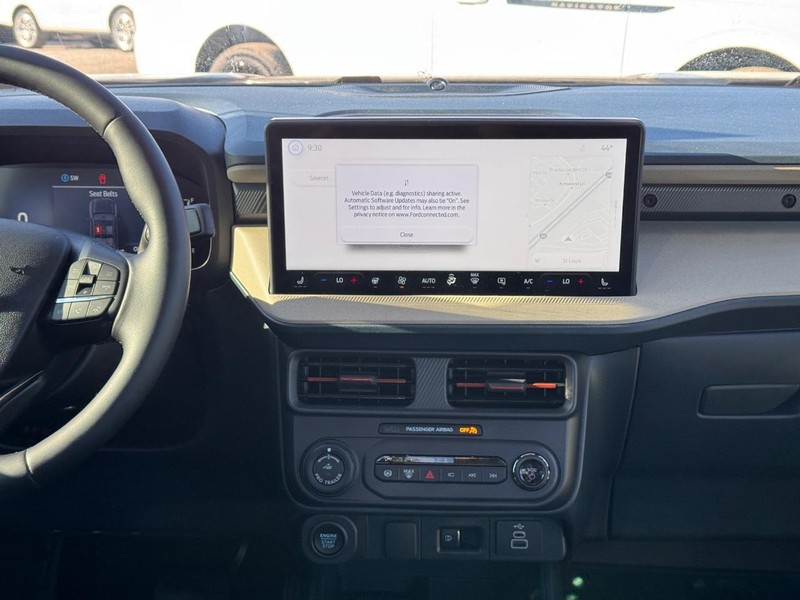 Ford Maverick Vehicle Full-screen Gallery Image 16