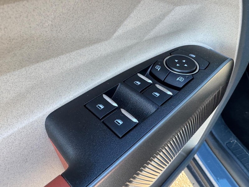 Ford Maverick Vehicle Full-screen Gallery Image 19