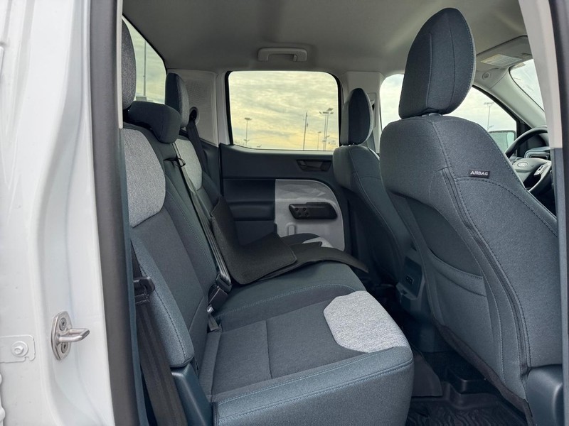 Ford Maverick Vehicle Image 13