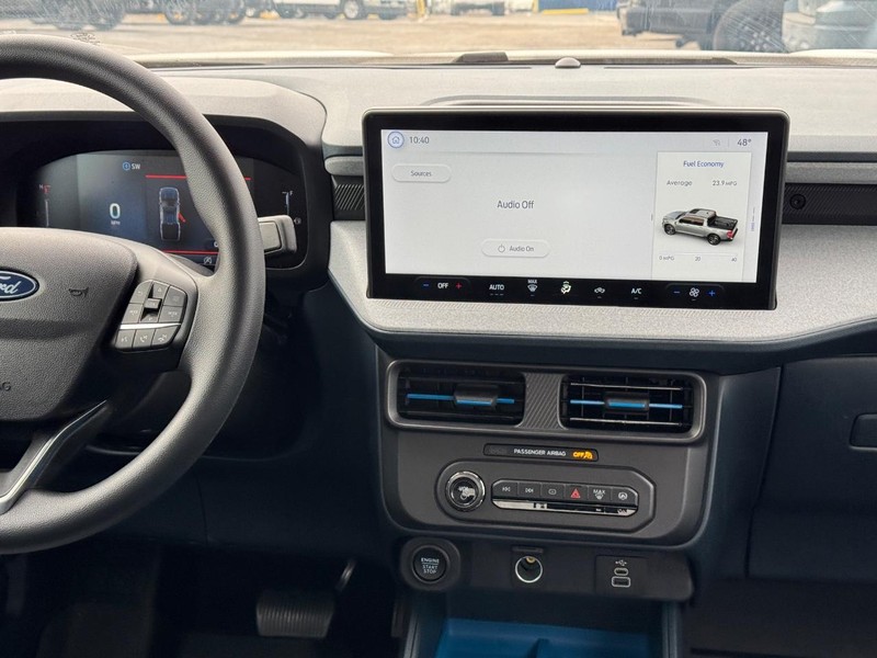 Ford Maverick Vehicle Image 16