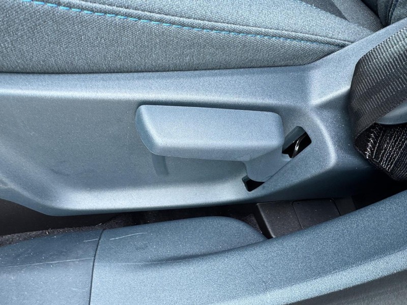 Ford Maverick Vehicle Image 18